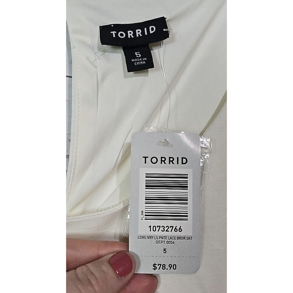 NWT Torrid Ivory Black Lace 3/4 Sleeve Rockabilly Skater Dress Womans Size 5x - Picture 4 of 6